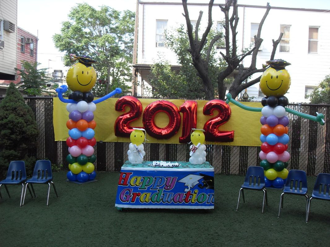 Chic Simple Backyard Graduation Party Decorating Ideas
 outdoor graduation party decorating ideas