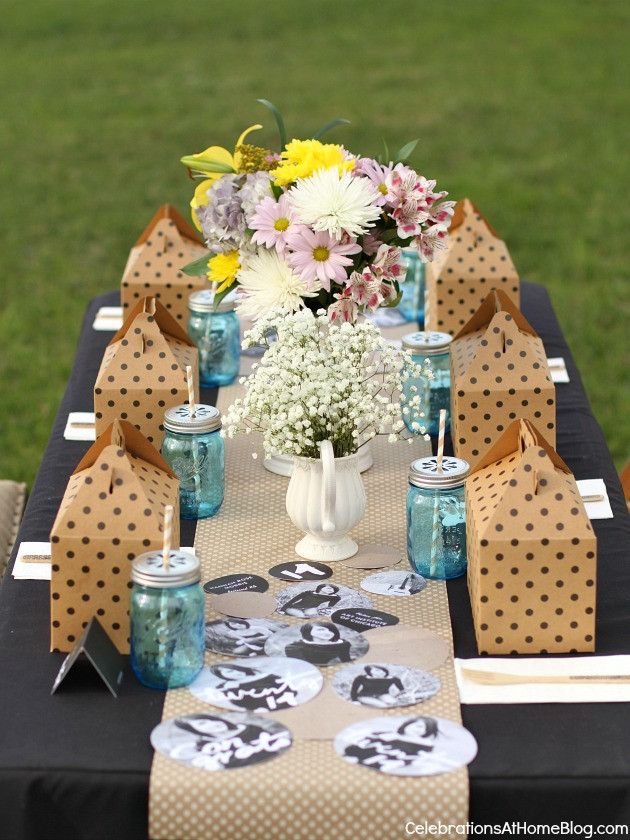 Chic Simple Backyard Graduation Party Decorating Ideas
 Graduation Party Ideas with Boxed Lunch Celebrations at Home