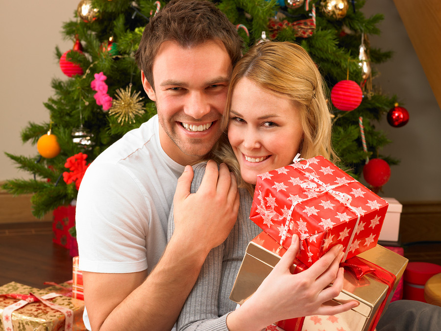 Christmas Gift Ideas For A Couple
 Young couple with ts