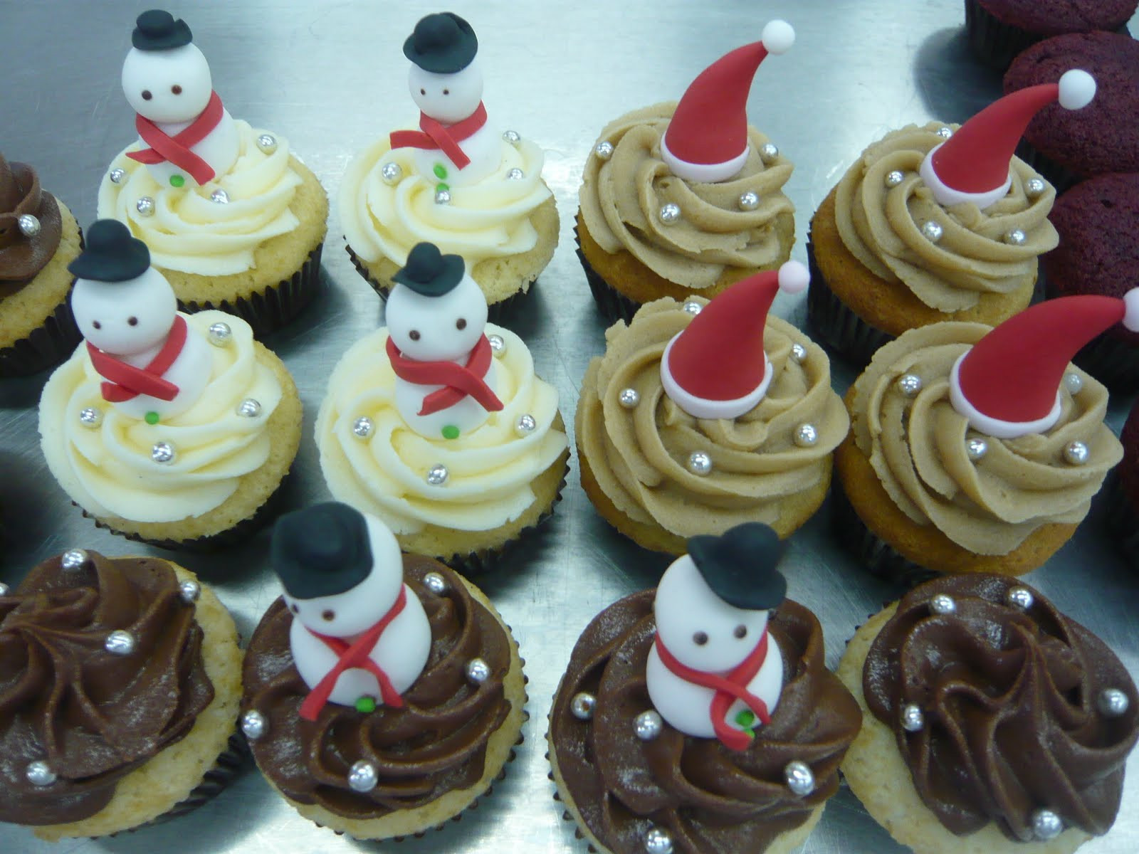 Christmas Themed Cupcakes
 Sift Christmas themed cupcakes