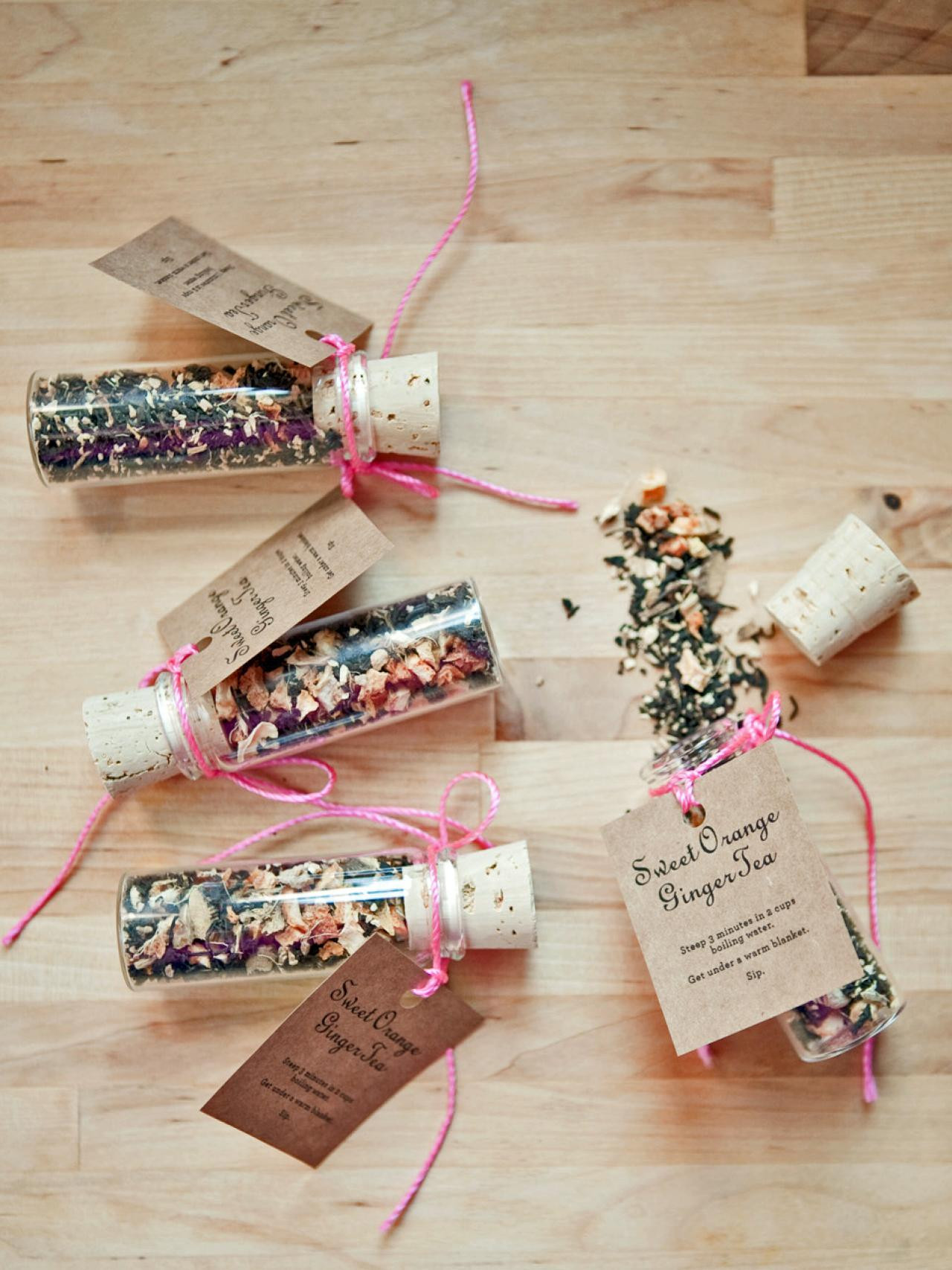 Christmas Wedding Favors
 30 Festive DIY Holiday Party Favors
