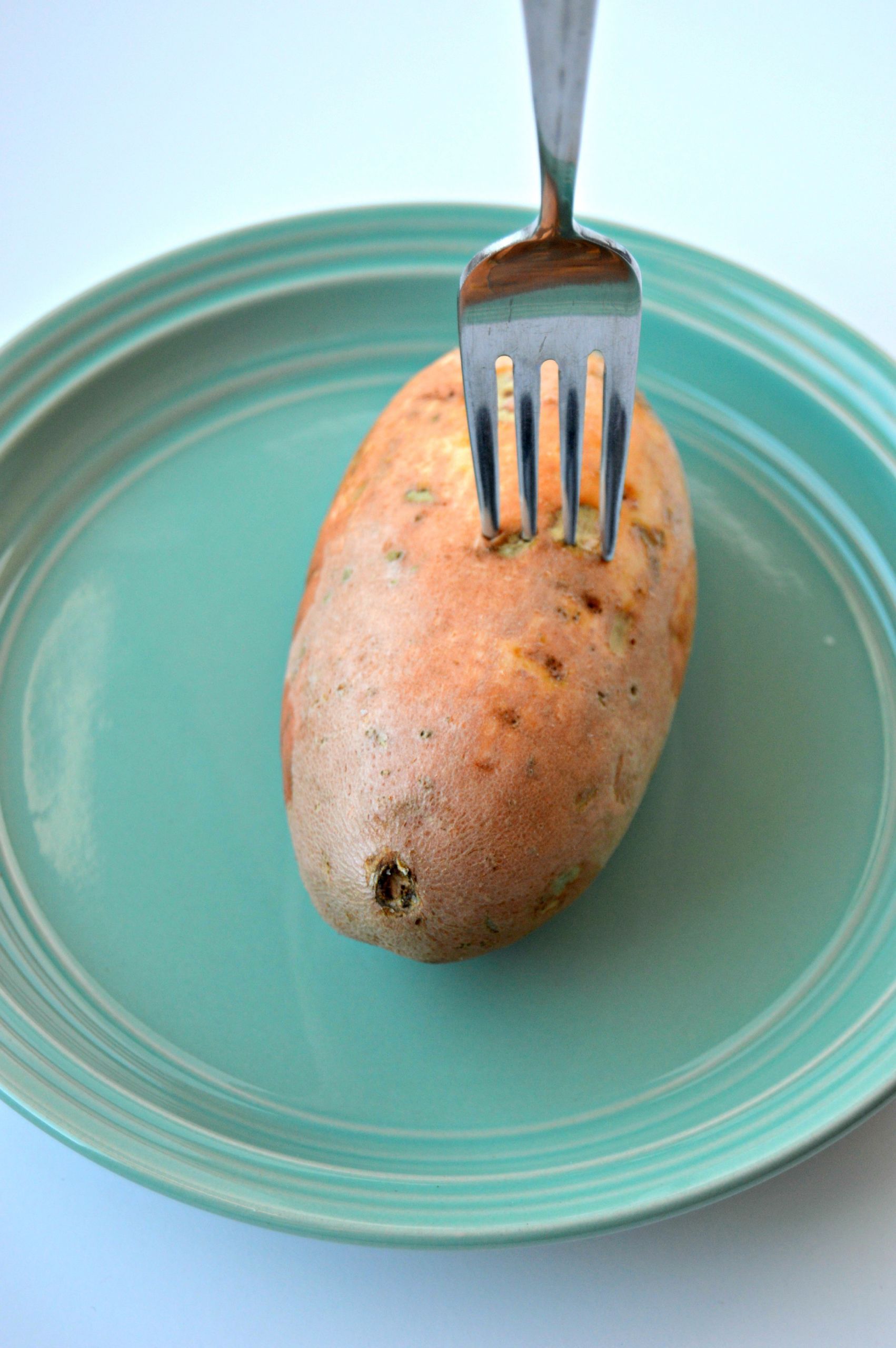 Cook Sweet Potato In Microwave
 How to Make a Baked Sweet Potato in the Microwave Clean