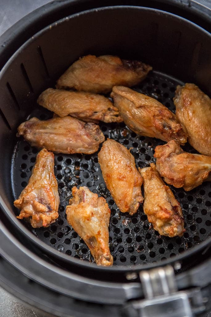 Cooking Chicken Wings In Air Fryer
 Easy Air Fryer Chicken Wings Garnished Plate