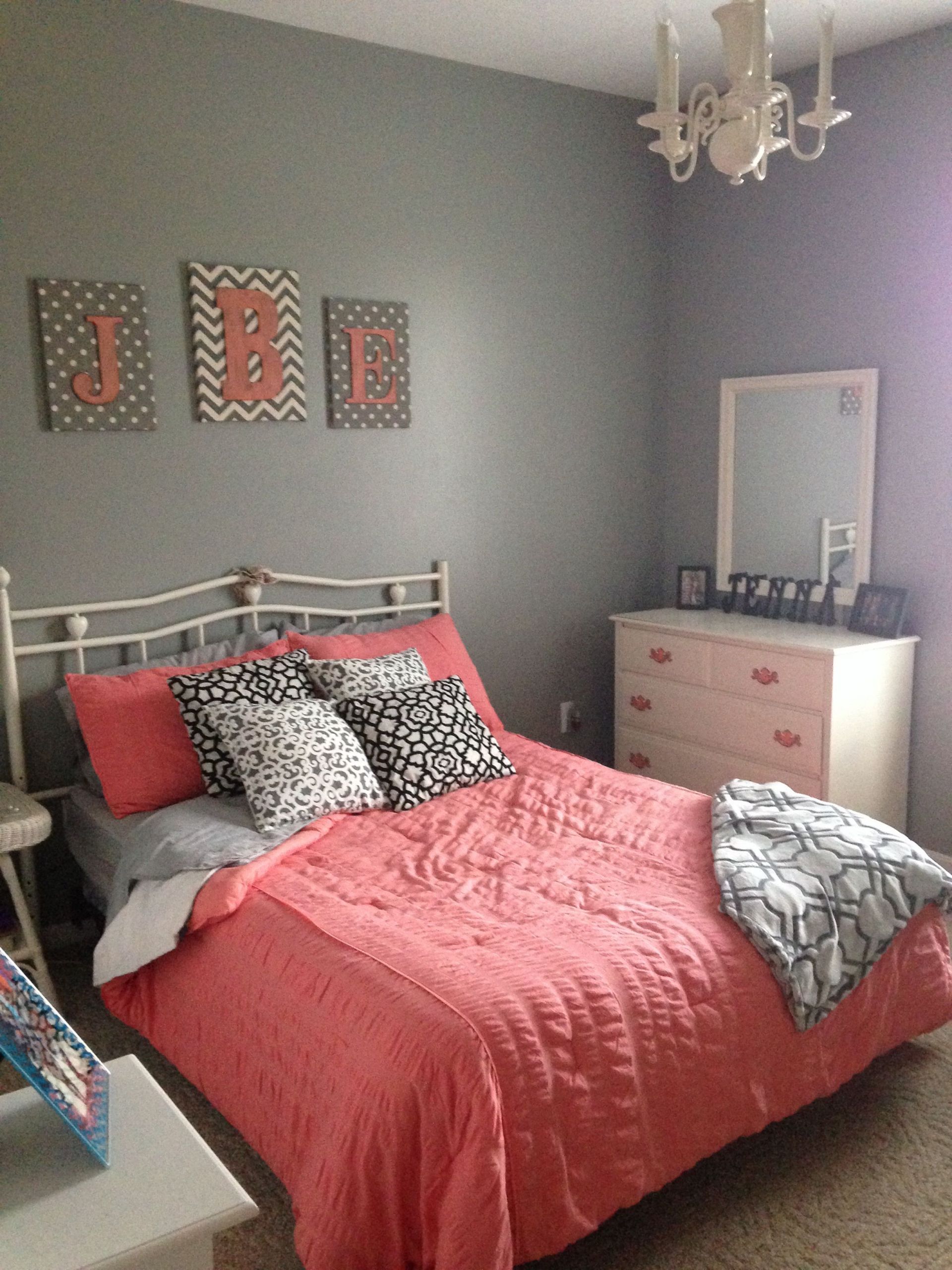 Coral Color Bedroom
 Gray and coral bedroom