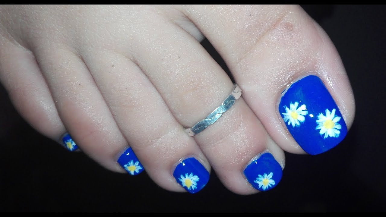 Daisy Toe Nail Art
 Blue Daisy Flower Pedicure Tutorial for Spring Summer DIY