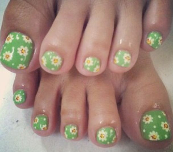 Daisy Toe Nail Art
 12 Lovely Ideas for Your Toenail Designs You Can Try