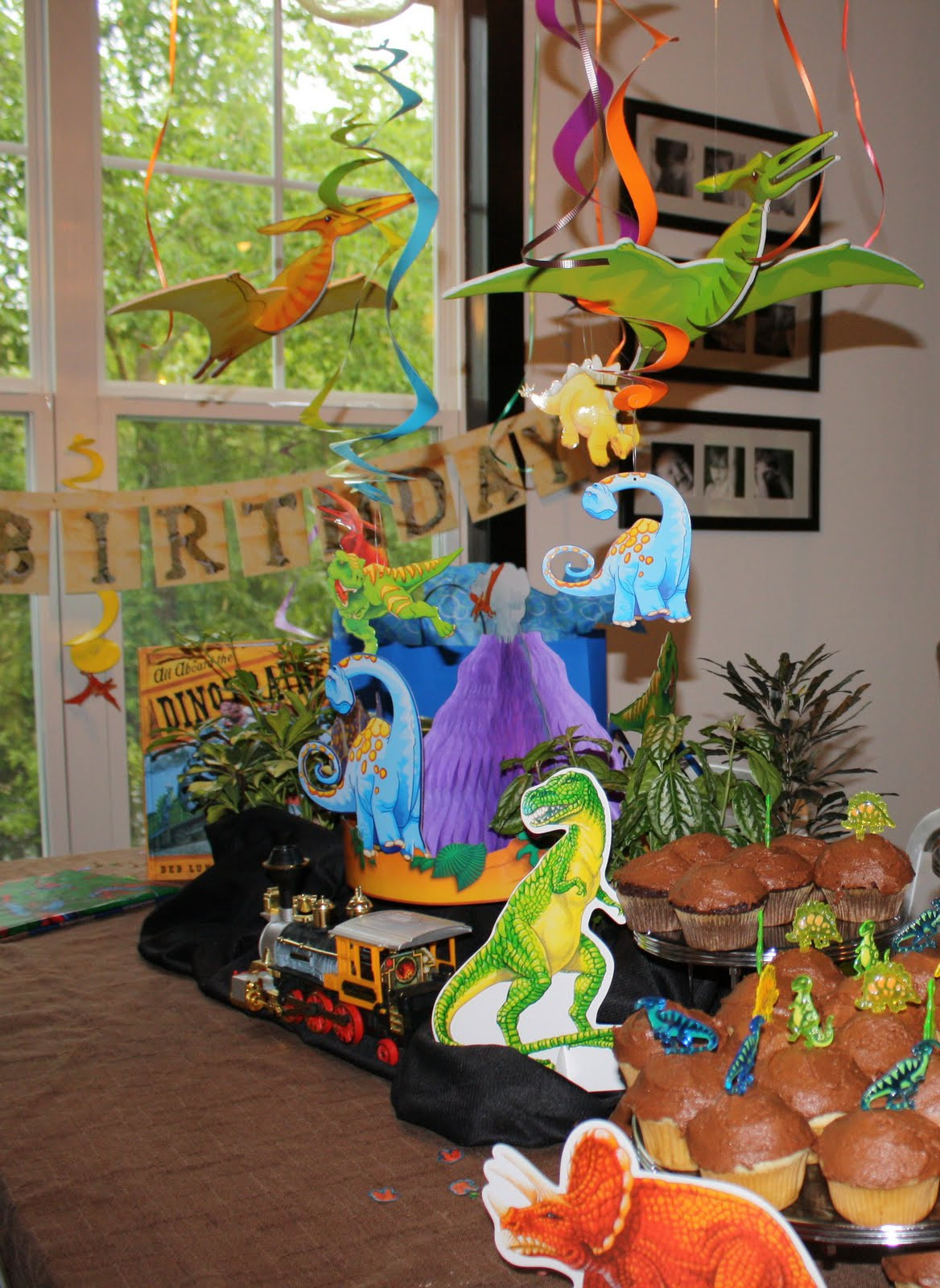 Dinosaur Birthday Party Decorations
 academy at thousand oaks Dinosaur Train Birthday Party
