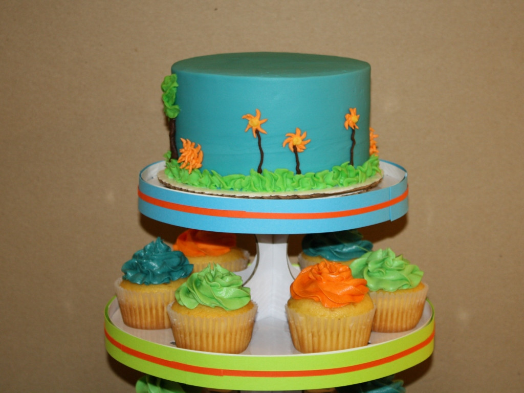 Dinosaur Train Birthday Cake
 Party Cakes Dinosaur Train Cake & Cupcake Display