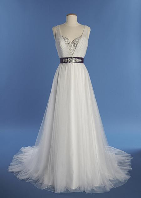 Disney Wedding Gown
 Disney Jasmine size 16 used wedding dress Nearly Newlywed