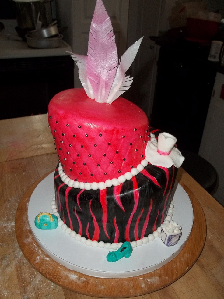 Diva Birthday Cake
 pletely edible Diva Birthday Cake Top tier is