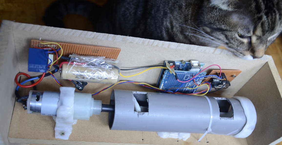 DIY Automatic Dog Feeder With Timer
 DIY Cat Feeder on an Arduino Labratsgonewild