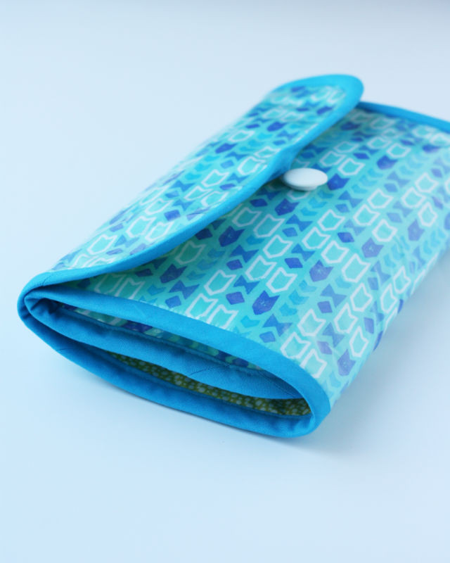 DIY Baby Changing Pad
 DIY changing pad and diaper clutch for BOYS see kate sew
