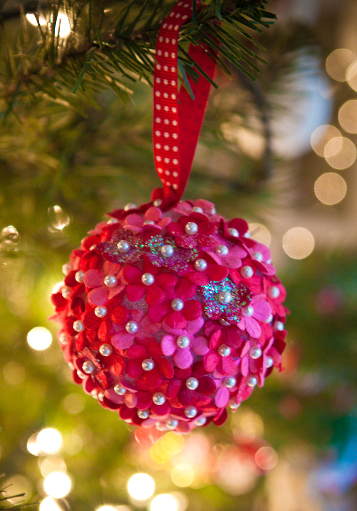 DIY Christmas Ball Ornaments
 10 DIY Christmas Ornaments You Can Make with Your Kids