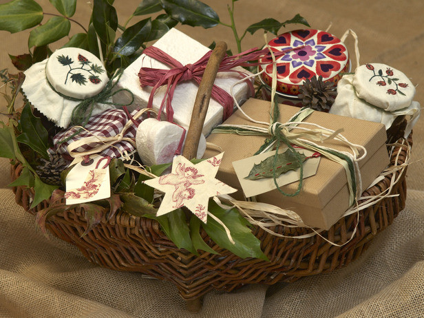 DIY Christmas Gift Basket
 DIY Easy Homemade Christmas Gift Ideas