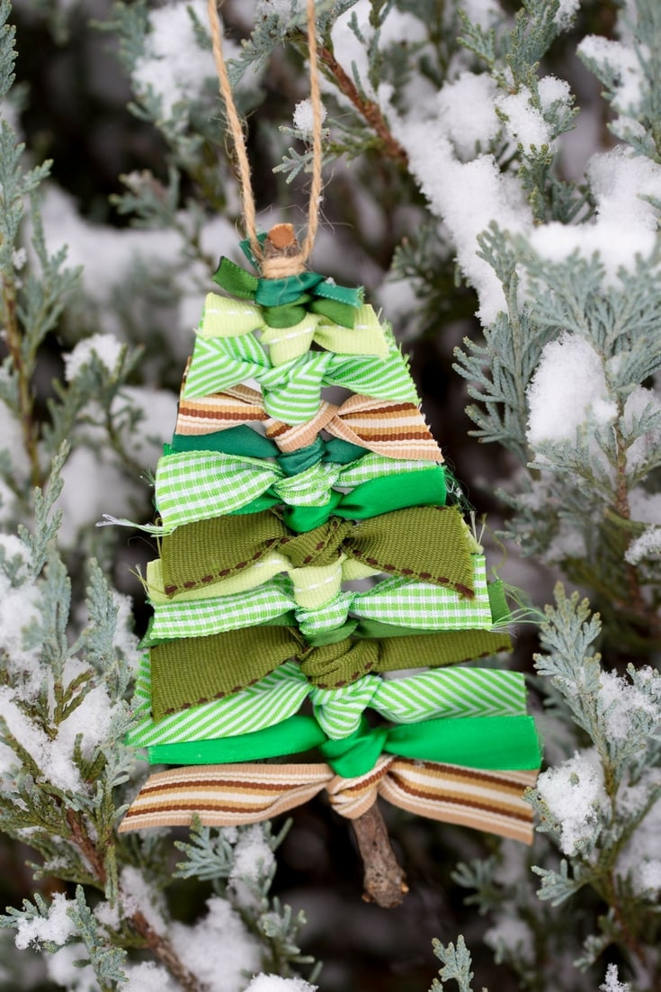DIY Christmas Tree Ideas
 10 Affordable DIY Christmas Tree Decorations The Bud Mom