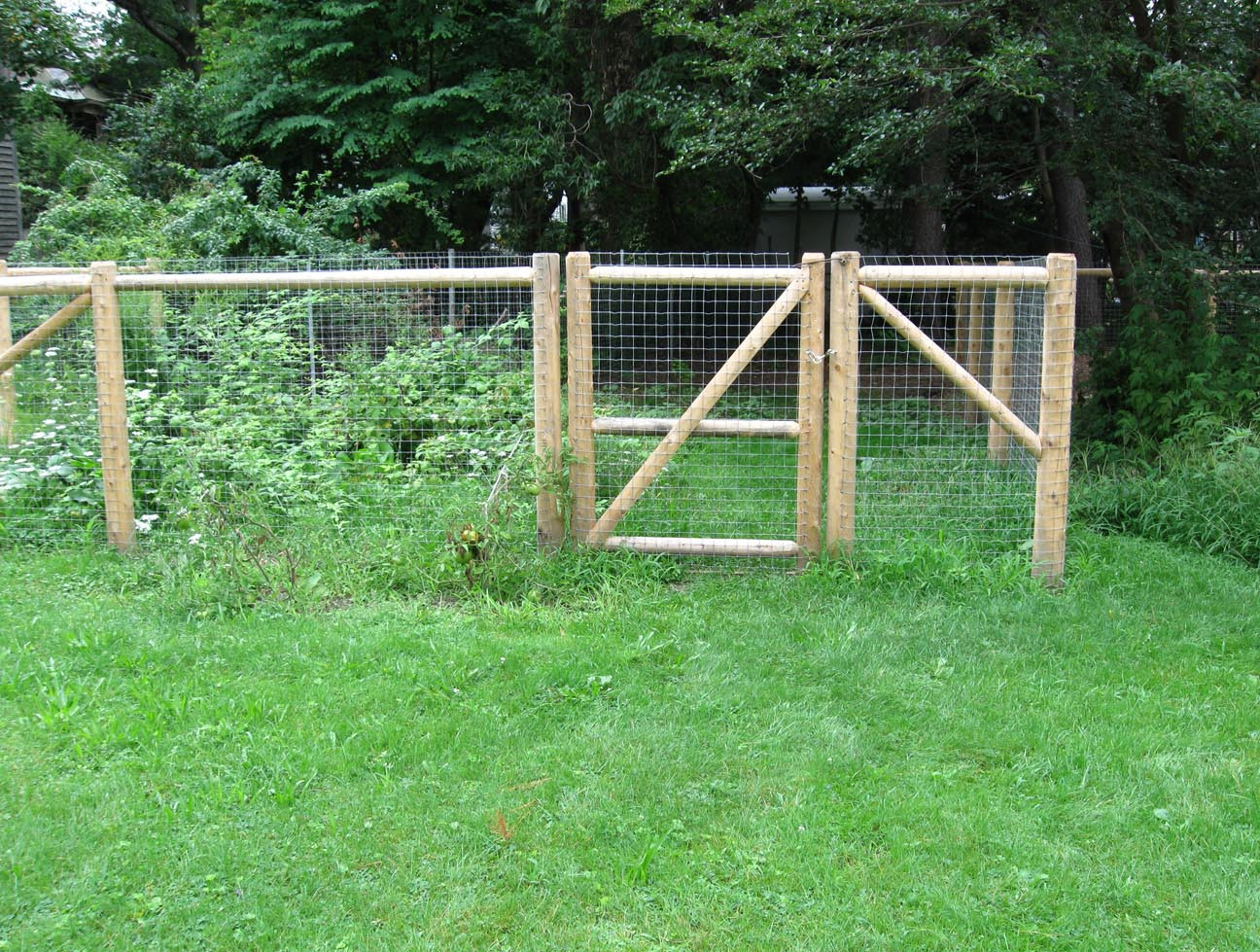 DIY Fencing For Dogs
 Dog Fences Outdoor DIY To Keep Your Dogs Secure