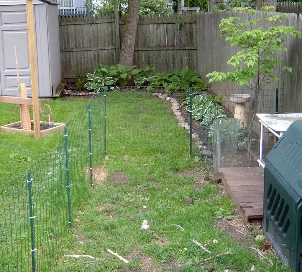 DIY Fencing For Dogs
 Dog Fence and Deck