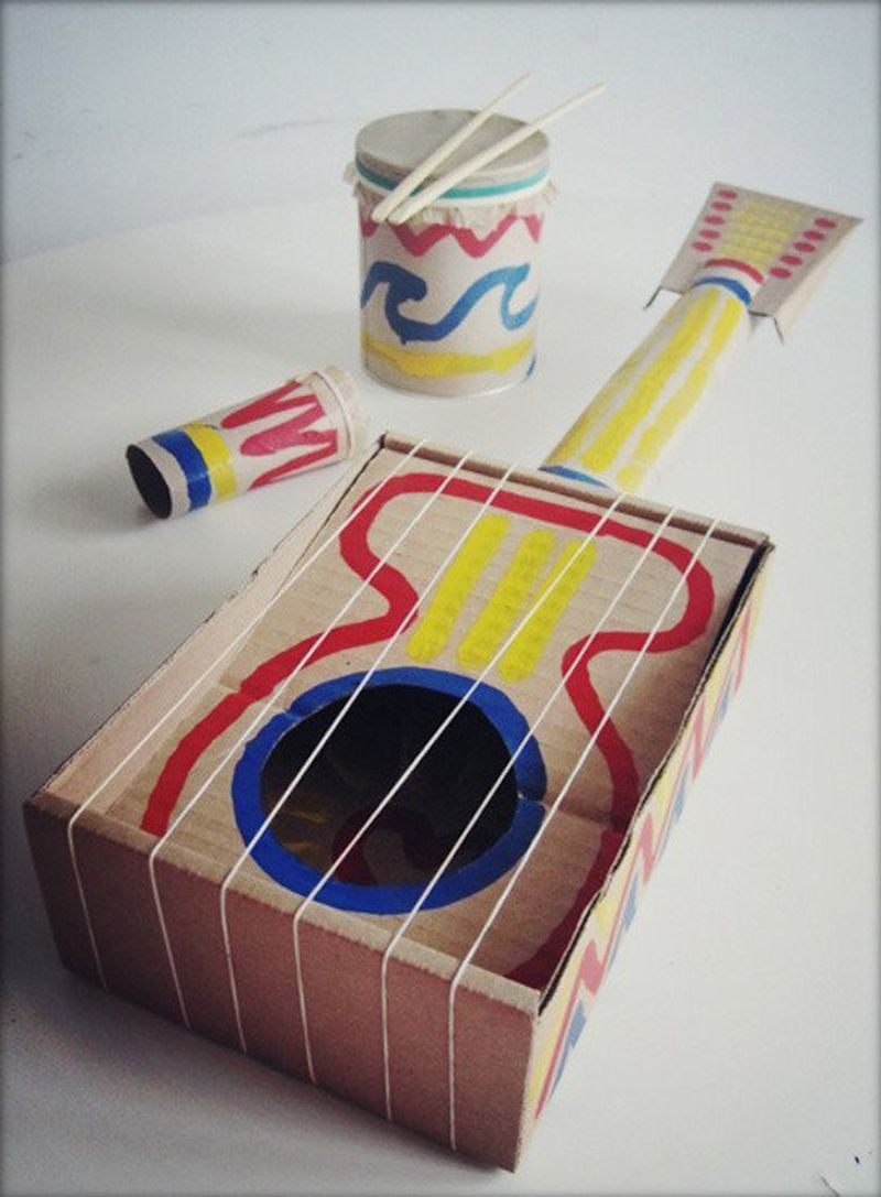 DIY Guitar For Kids
 10 Crafty Cardboard Ideas