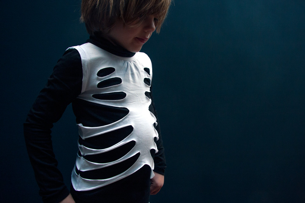 DIY Kids Skeleton Costume
 MAKE A SKELETON COSTUME IN 10 MINUTES LADYLANDLADYLAND