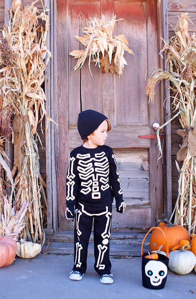 DIY Kids Skeleton Costume
 DIY Glow in the Dark Skeleton Costume Tutorial