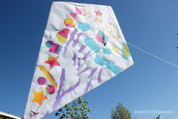 DIY Kite For Kids
 Structured Activities Kite Craft