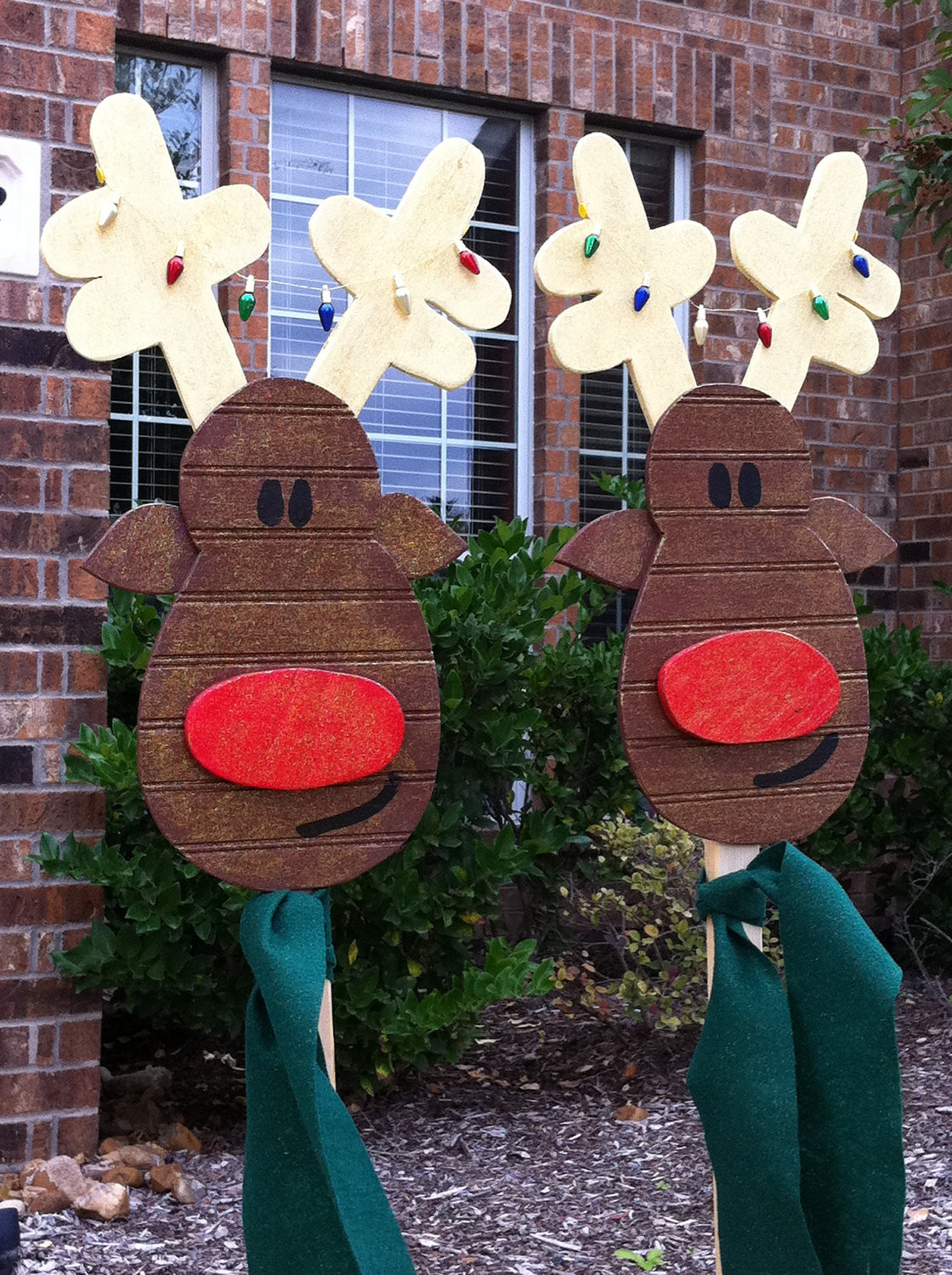 DIY Lawn Decorations
 Christmas Reindeer Yard Art Decoration