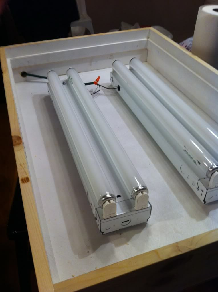 DIY Lightbox For Tracing
 DIY light table