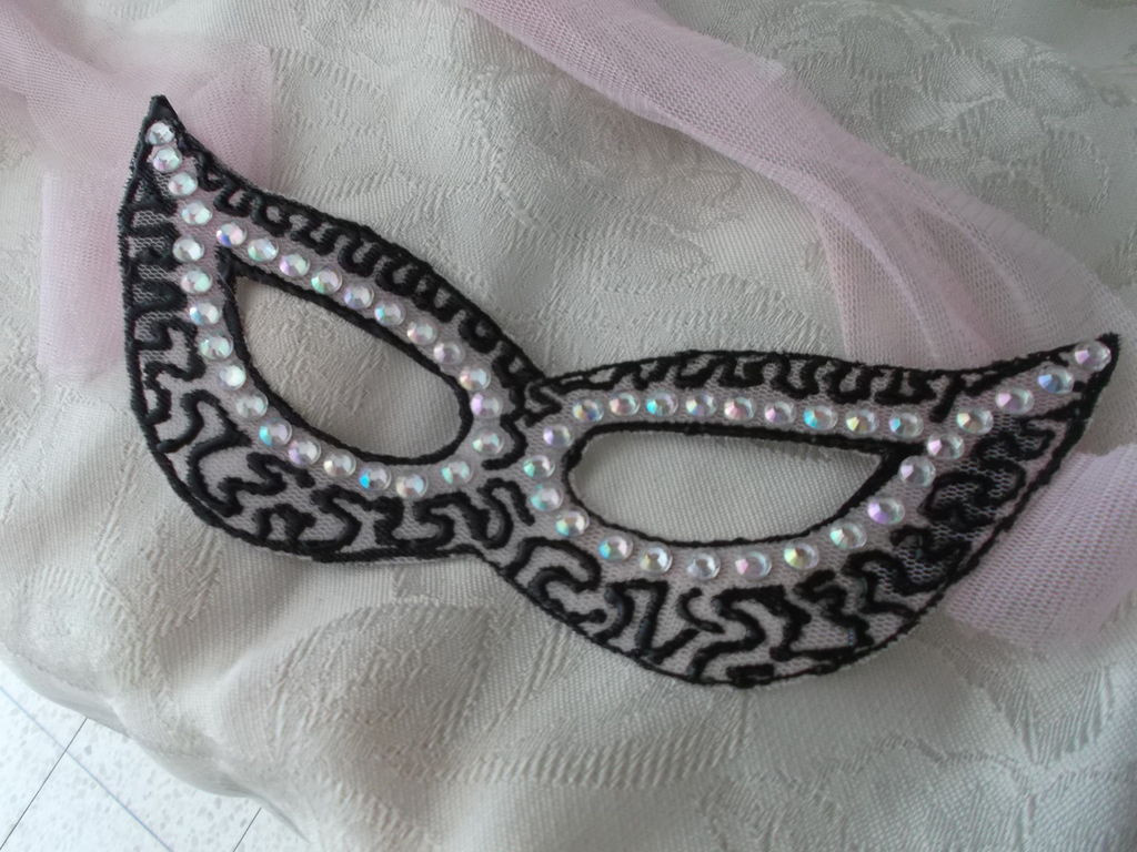 DIY Masquerade Masks
 Masquerade Mask DIY