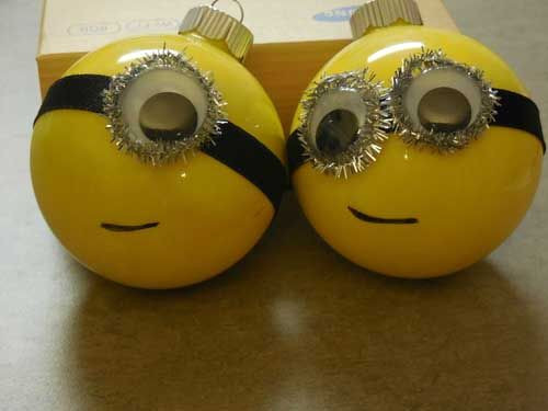 DIY Minion Christmas Ornaments
 Minion Christmas tree ornaments Also in this link