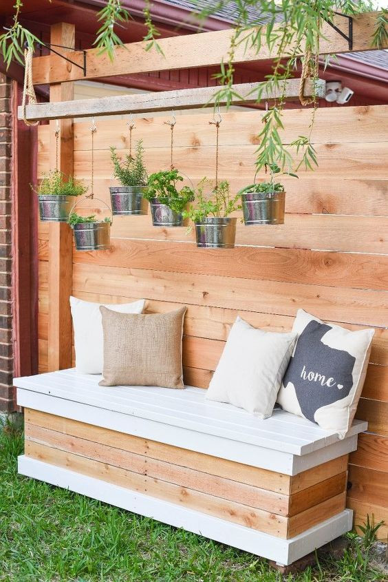 DIY Outdoor Bench With Storage
 How to Build a DIY Outdoor Storage Bench