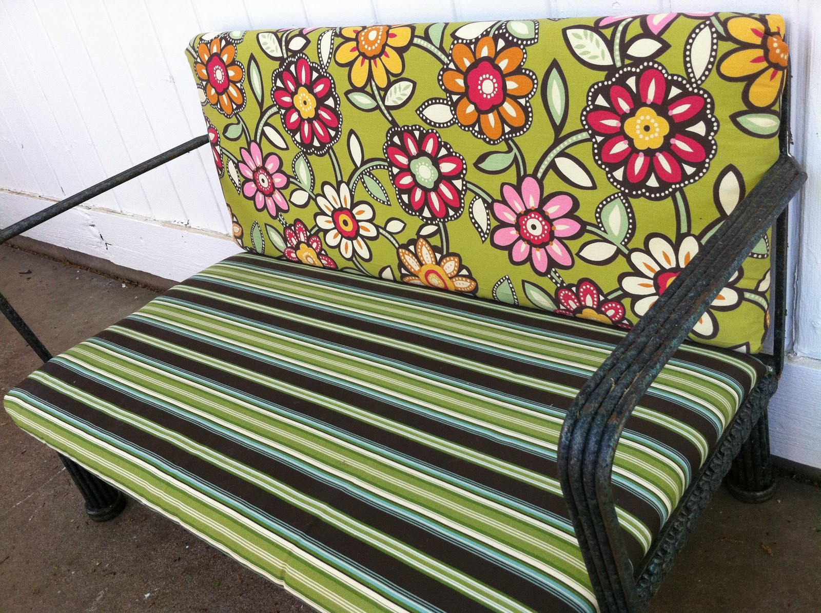 DIY Outdoor Cushions No Sew
 Naptime = Craft time No sew Patio Furniture Cushion Re do
