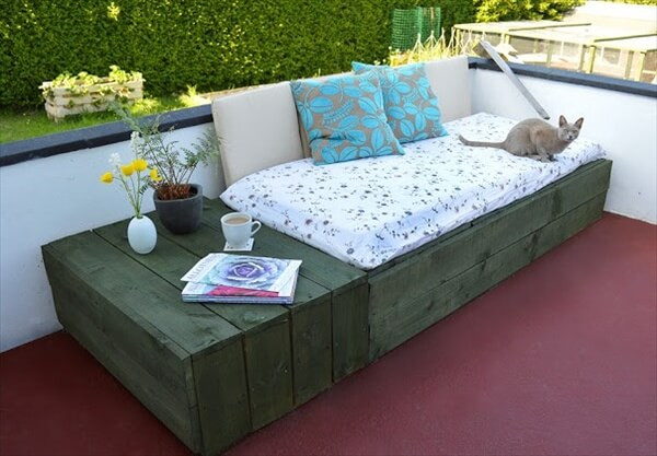 DIY Outdoor Daybed
 16 Pallet Daybed Hot and New Trend