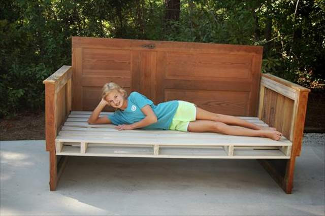 DIY Outdoor Daybed
 12 DIY Pallet Daybed Ideas