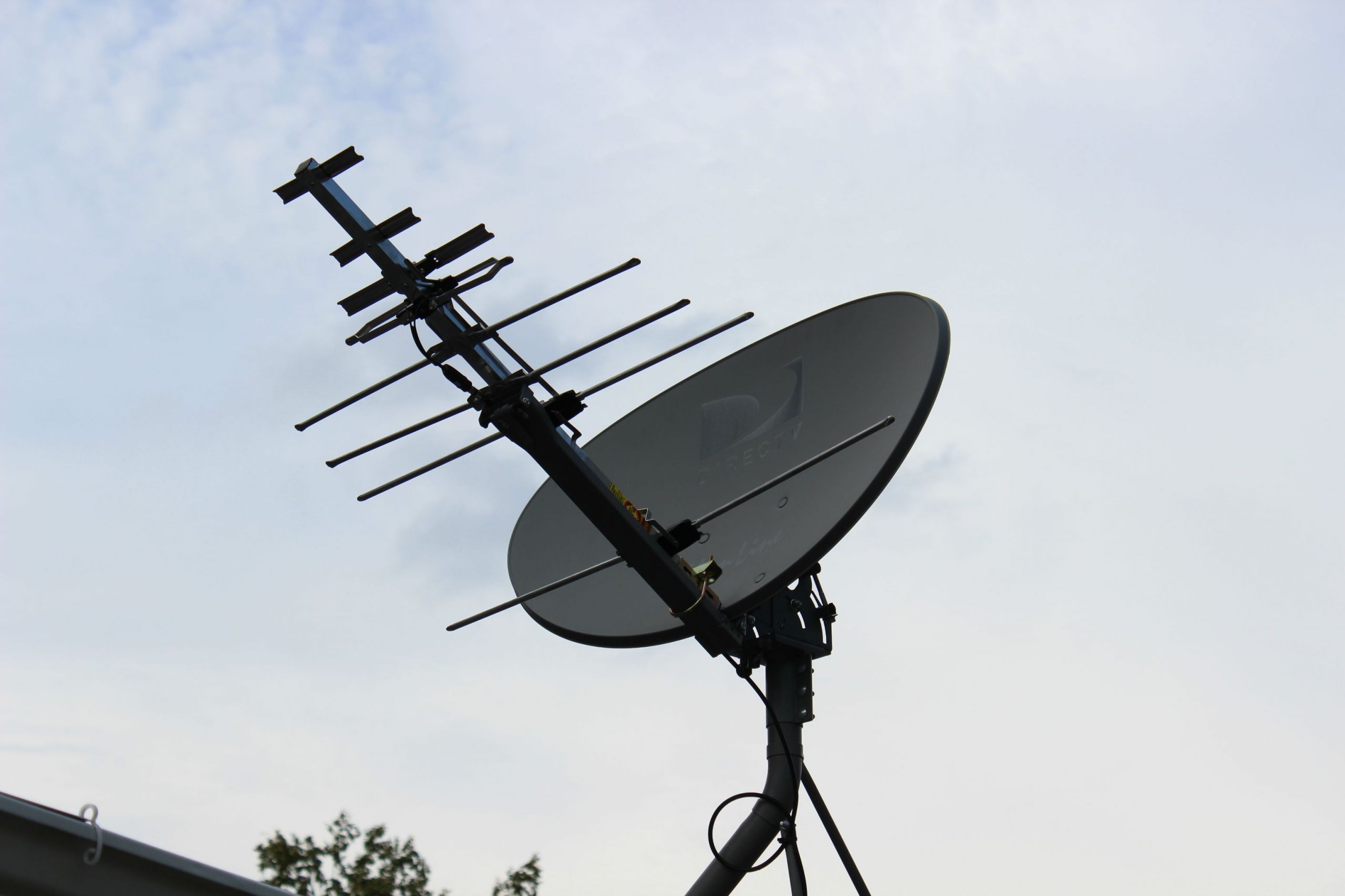 DIY Outdoor Hdtv Antenna
 I turned my satellite dish into a badass HDTV antenna