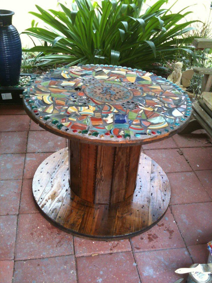 DIY Outdoor Mosaic Table
 DIY Furniture mosaic table made from an old cable spool