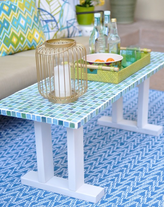 DIY Outdoor Mosaic Table
 DIY Tile Outdoor Table
