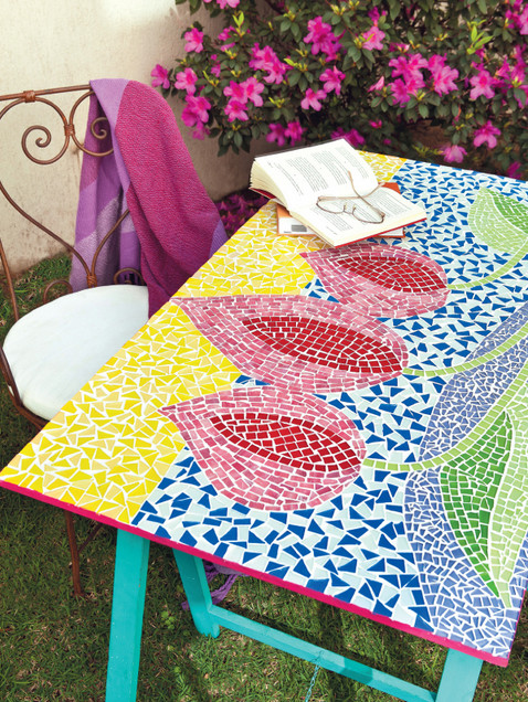 DIY Outdoor Mosaic Table
 From Trash to Treasure 8 DIY Craft Projects With Broken China