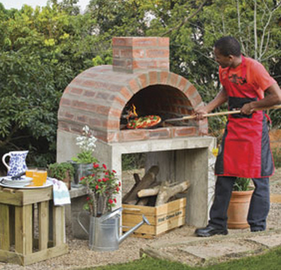 DIY Outdoor Pizza Oven
 My mouth is watering right now thinking about this Build