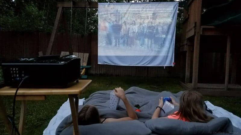 DIY Outdoor Projector Screen
 Secret Tips for Creating an Awesome DIY Backyard Movie