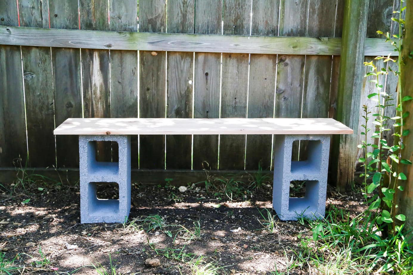 DIY Outdoor Shelves
 Easy Outdoor Plant Stand Made With Cinder Blocks