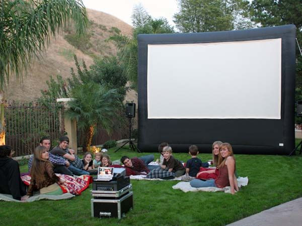DIY Outdoor Theatre Screen
 DIY Backyard Theater