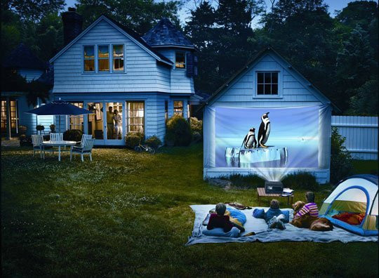 DIY Outdoor Theatre Screen
 How to Make Your Own Cozy Outdoor Movie Theater
