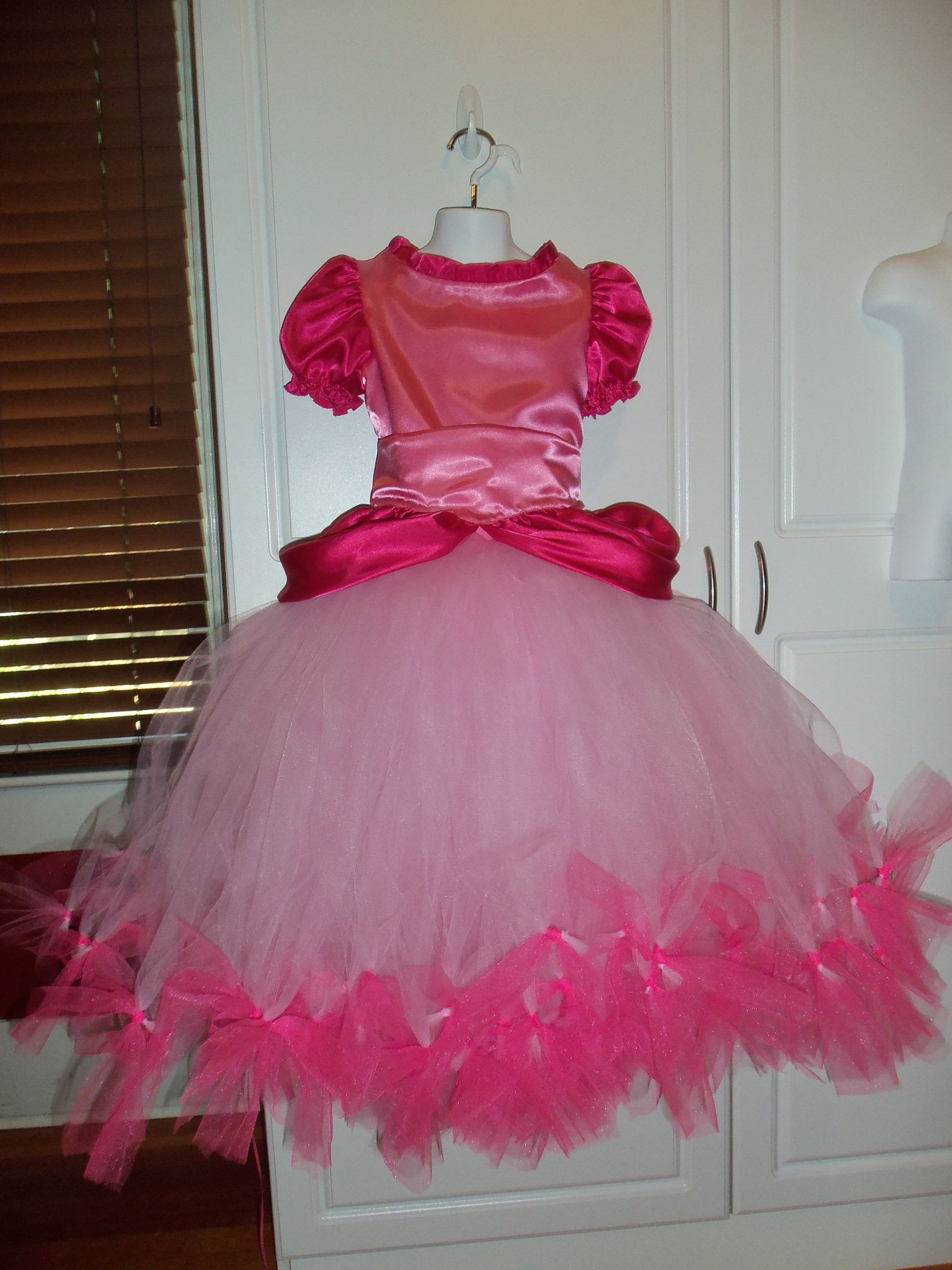 DIY Princess Peach Costume
 Princess Peach Costume Sewing Projects