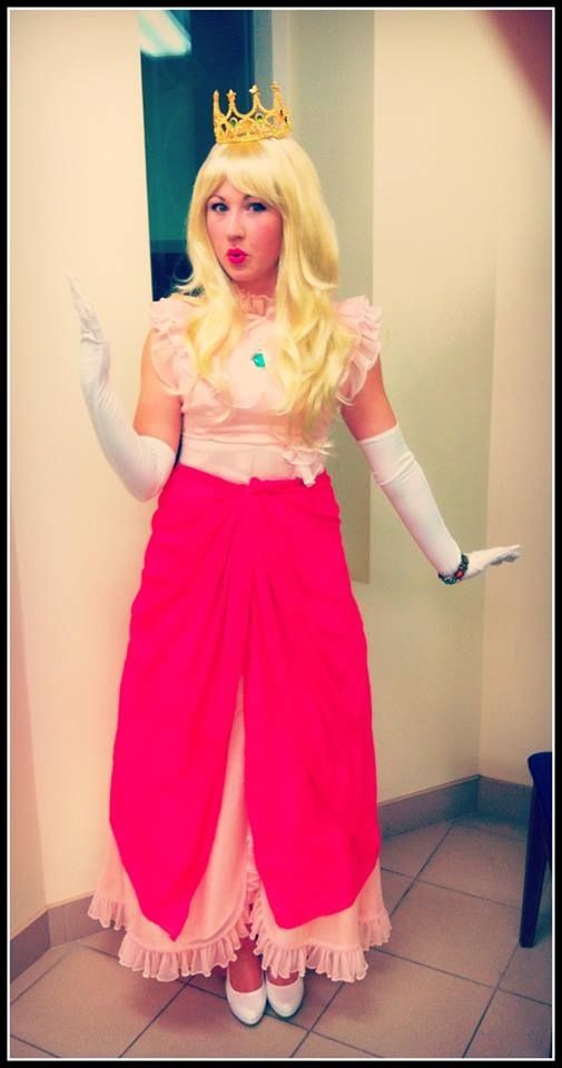 DIY Princess Peach Costume
 DIY Halloween Costume Princess Peach Found a light pink