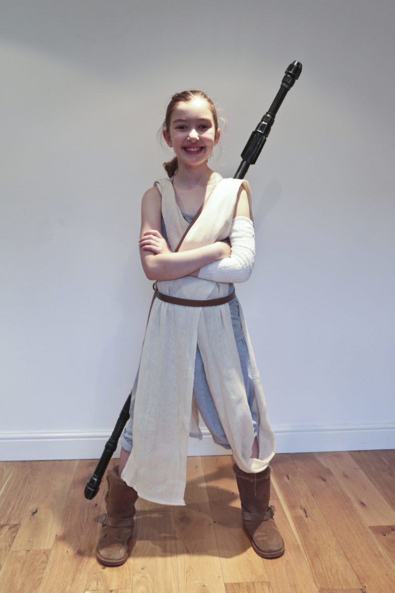 DIY Star Wars Costume
 How to make an awesome DIY Star Wars Rey costume on a bud
