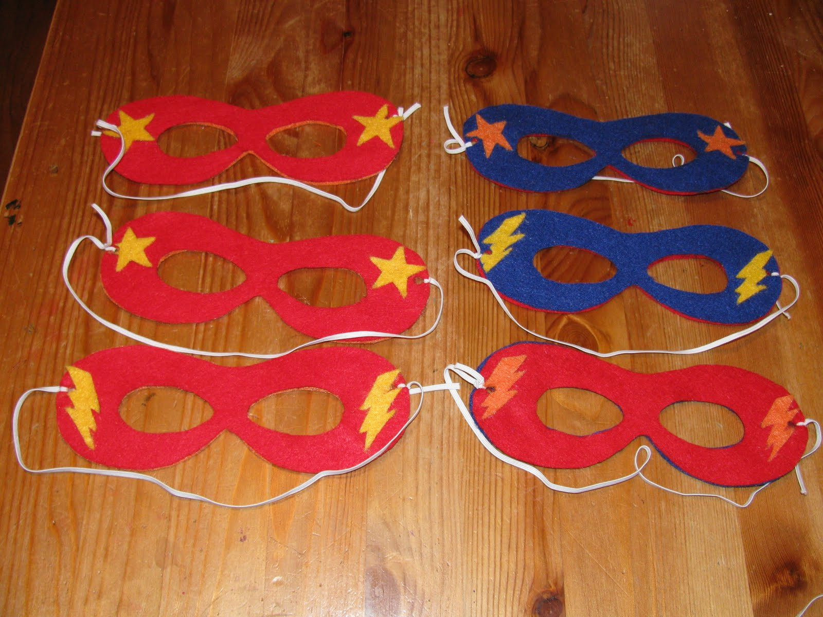 DIY Superhero Masks
 My Crafty Playground DIY Superhero masks