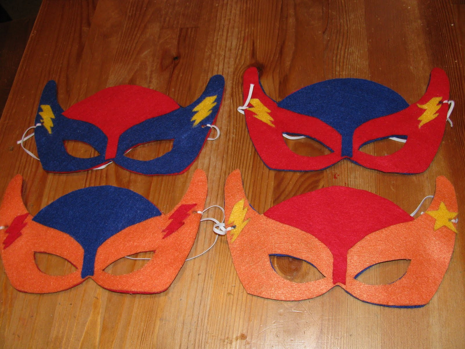 DIY Superhero Masks
 My Crafty Playground DIY Superhero masks