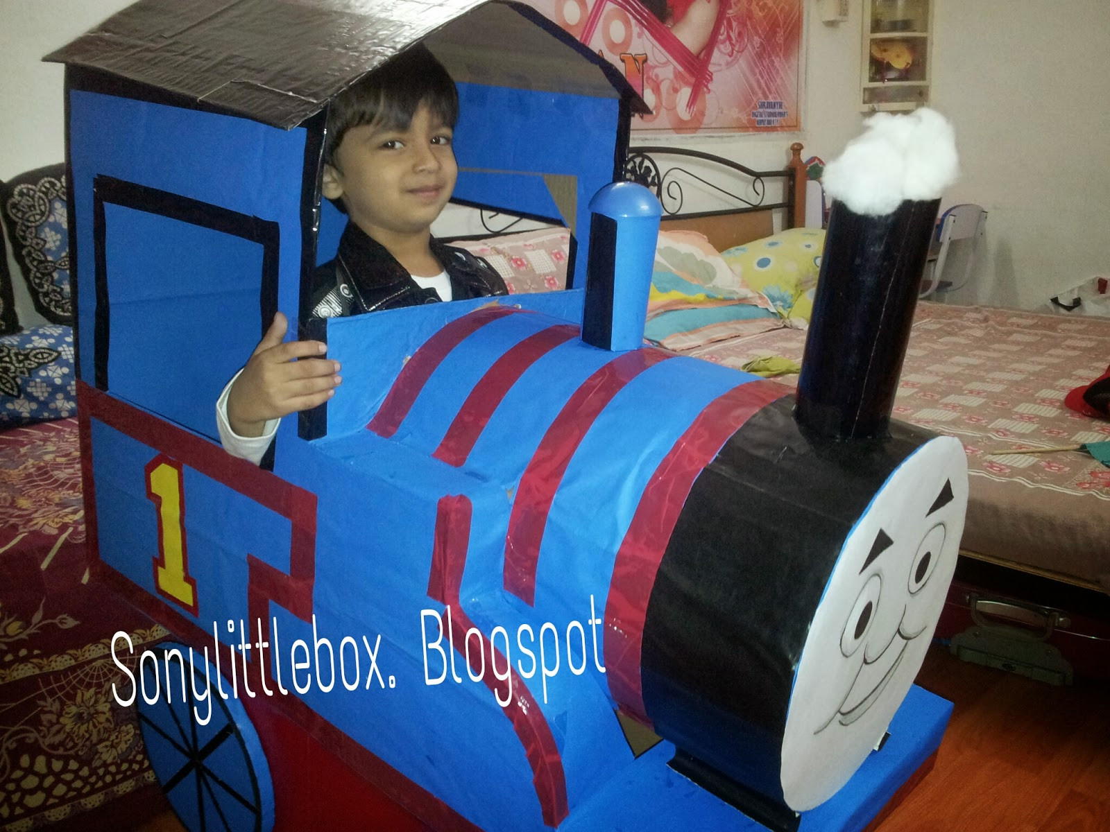 DIY Thomas The Train Costume
 Sony Little Box DIY Thomas the Tank engine for kids fancy