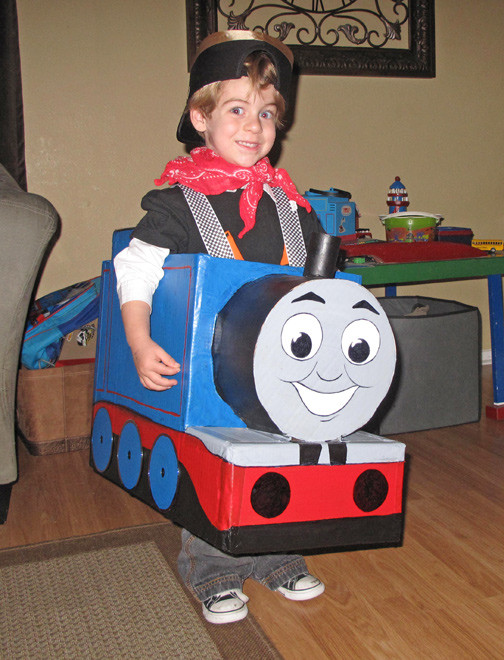 DIY Thomas The Train Costume
 DIY Cardboard Box Costumes