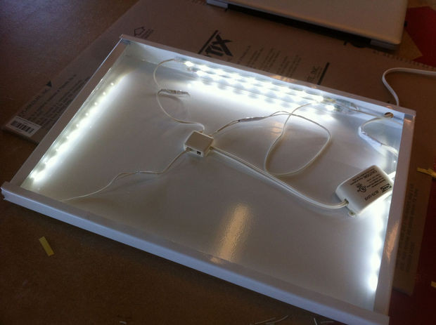 DIY Tracing Light Box
 Inexpensive DIY LED Lightbox for Tracing 7